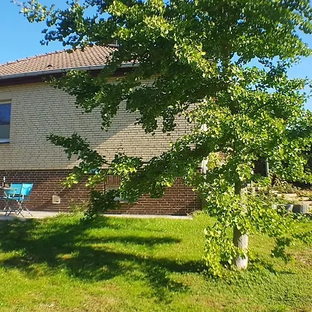 Moderne Kellerwohnung Fuer Handwerker Zwischen Braunschweig Und Wolfsburg, Mit Internet, Kueche, Parkplatz, 24h Check-in Apartment *
